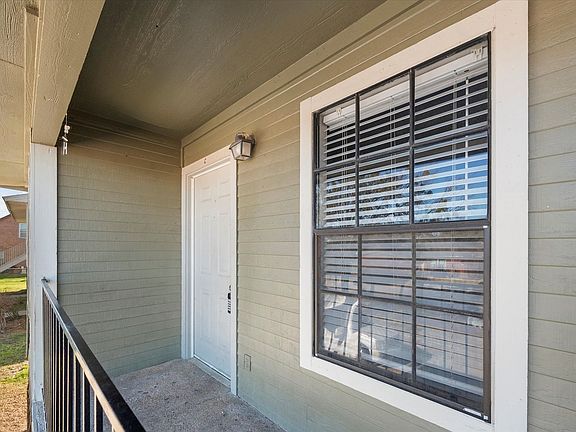 3rd image of 606 Kings Way Dr #C