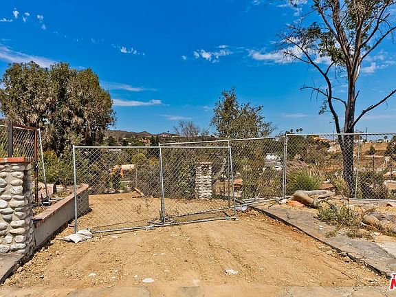 2nd image of 16503 Las Casas Pl