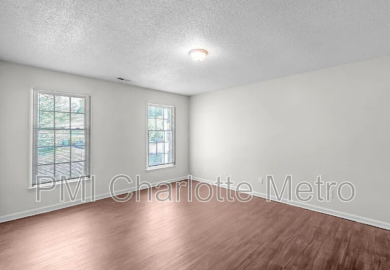 10800 Whittersham Dr — Photo 12