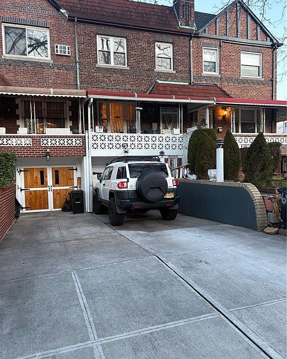 1st image of 693 E 38th St