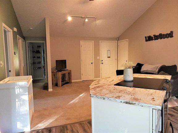 4th image of 321 Highwood Dr