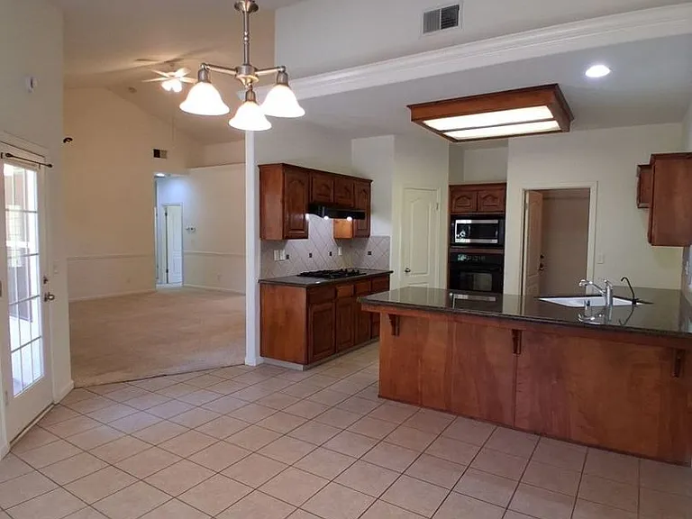 551 Lester Ave — Photo 12