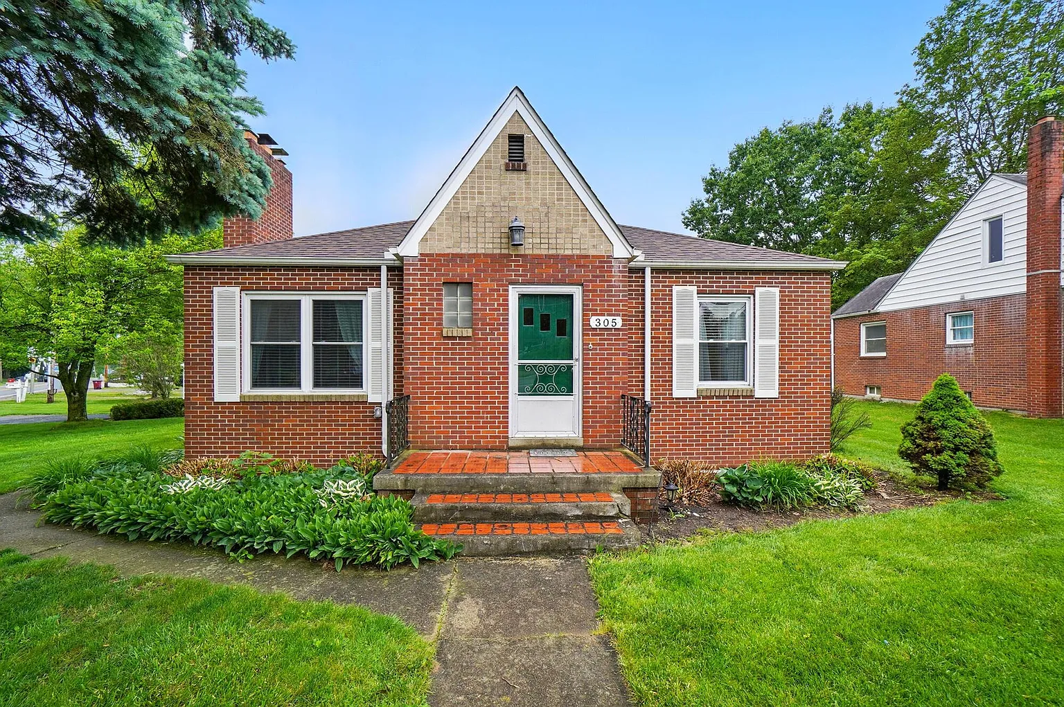 305 Letts Ave photo 1