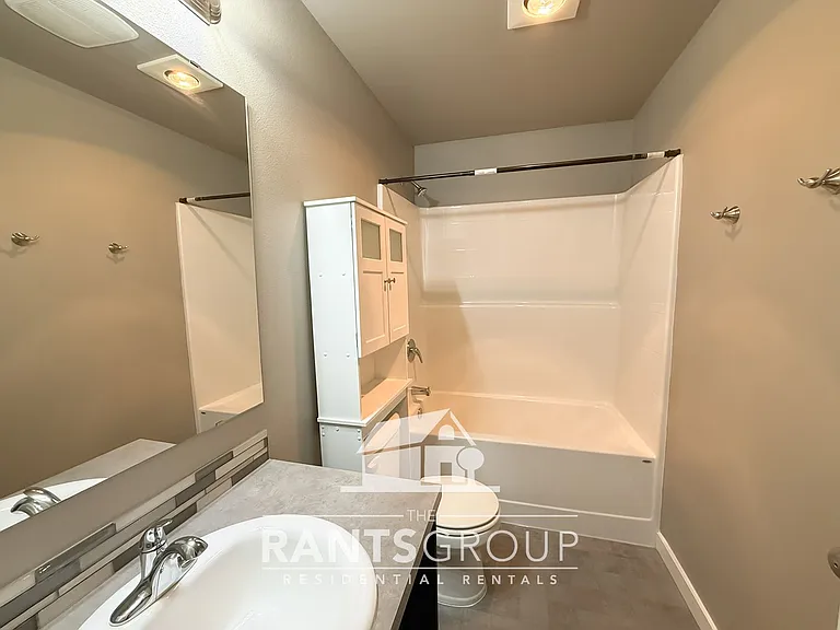 Bedrock Apartments — Photo 9