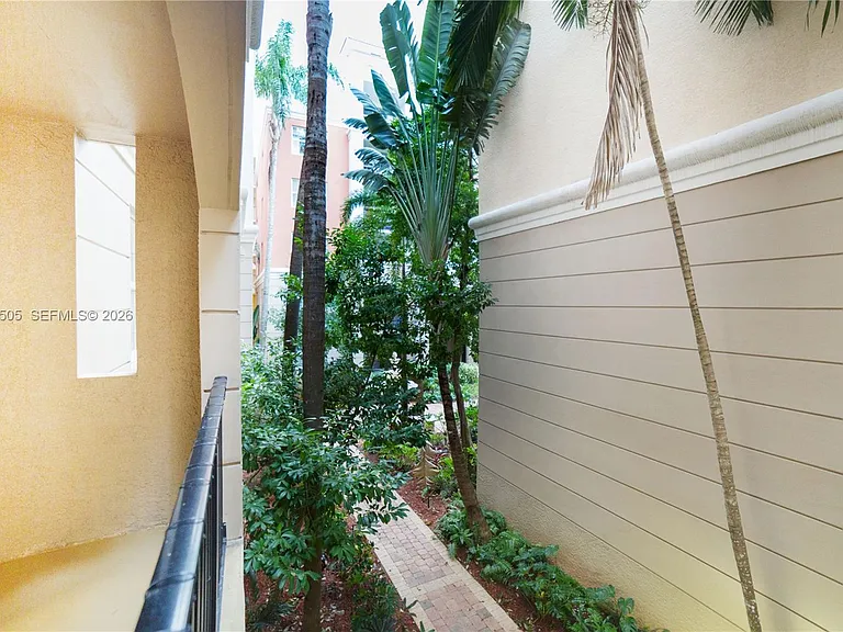 17145 N Bay Rd #4203 — Photo 25