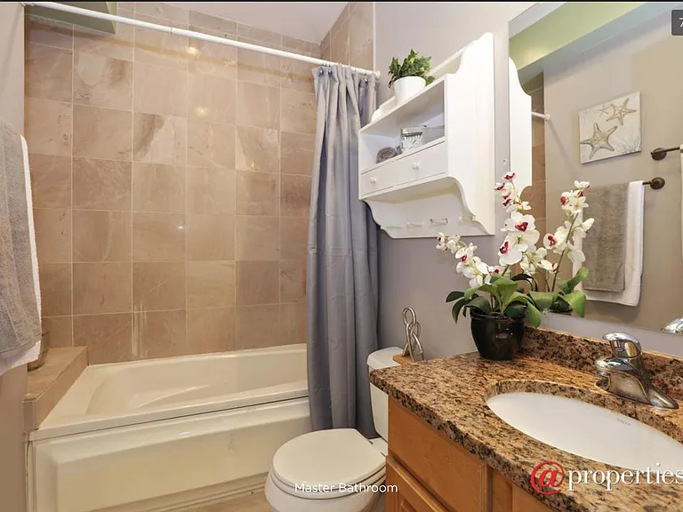 1430 N Maplewood Ave #302 — Photo 8