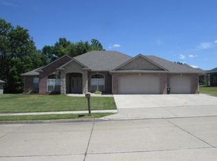 102 Trent Ct, Hallsville, MO 65255