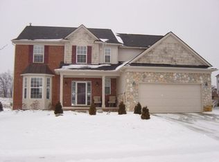 30077 Orchards Ln, New Hudson, MI 48165