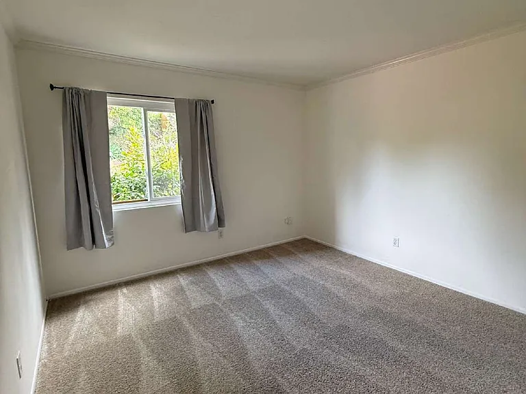 2604 Jacaranda Ave — Photo 12