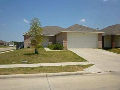 3rd image of 1401 Queens Brook Ln