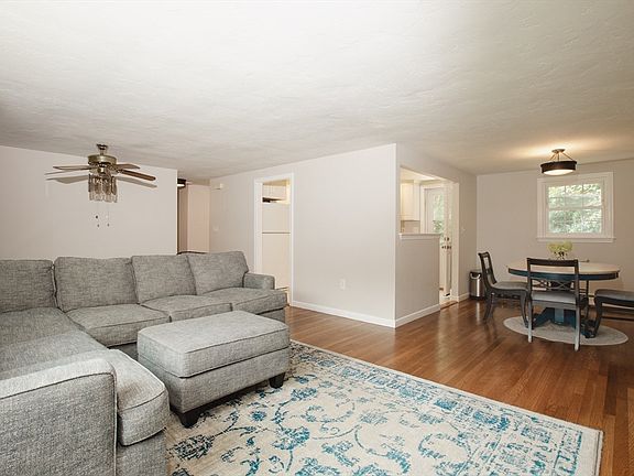 2nd image of 40 Fairwood Dr