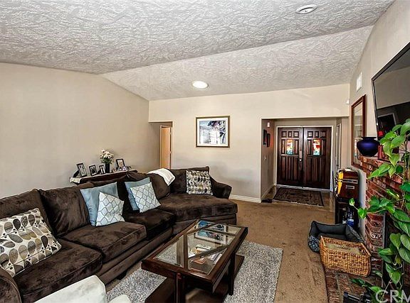 3rd image of 14520 Jamaica Ln