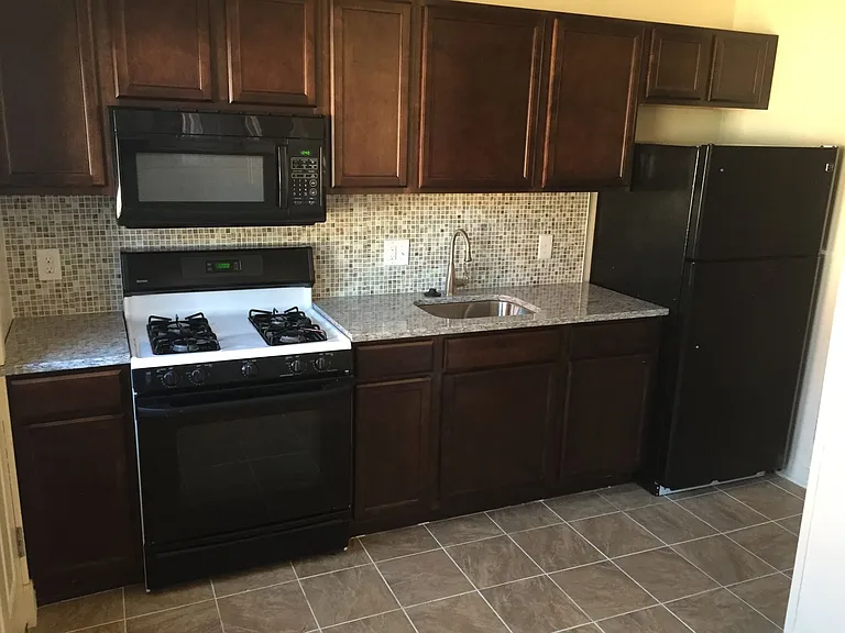 3322 Brighton St — Photo 4