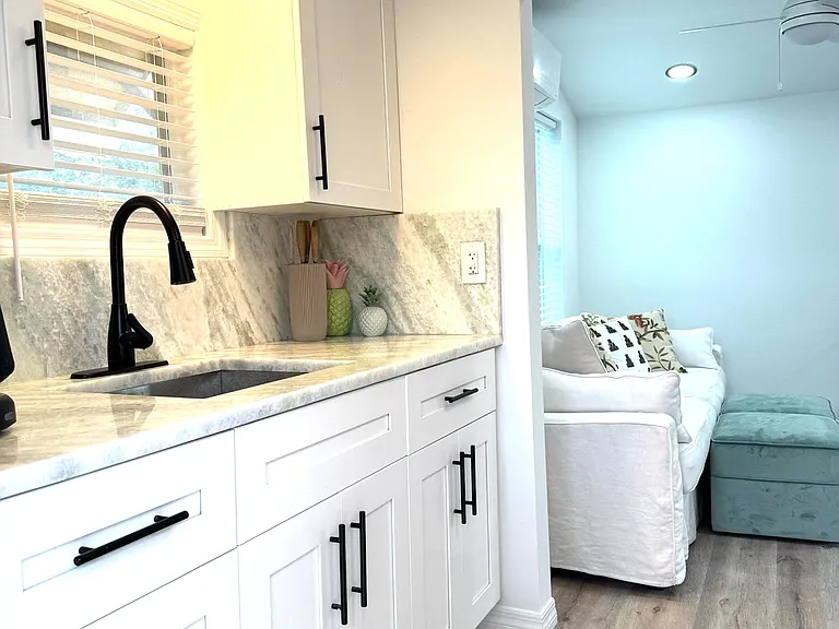 640 Broadway St — Photo 2
