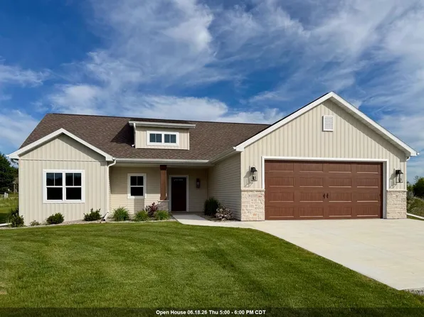 N1737 Red Cardinal Dr, Greenville, WI 54942