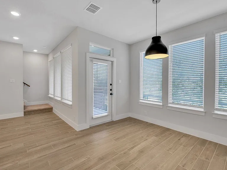 13615 Giovannis Gdn — Photo 7