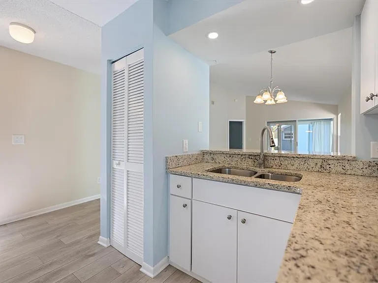 856 Chatham Dr #856 — Photo 9