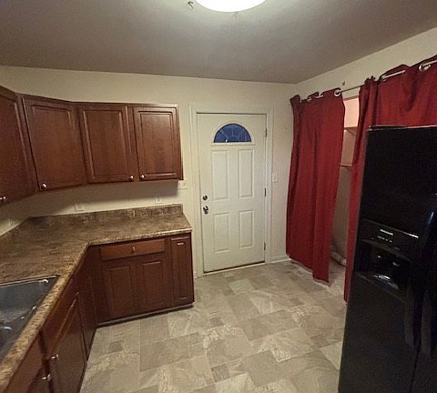 3rd image of 401 McCullough Ave NE