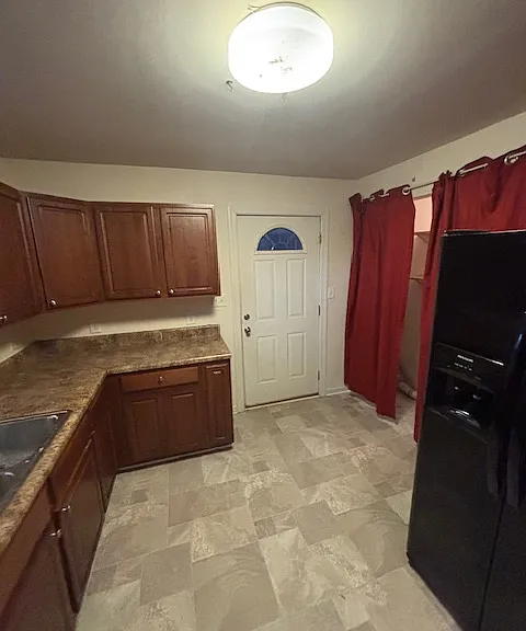 401 McCullough Ave NE — Photo 3