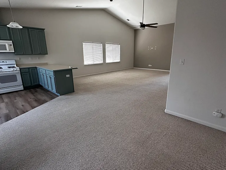 320 Elderberry Ln — Photo 5