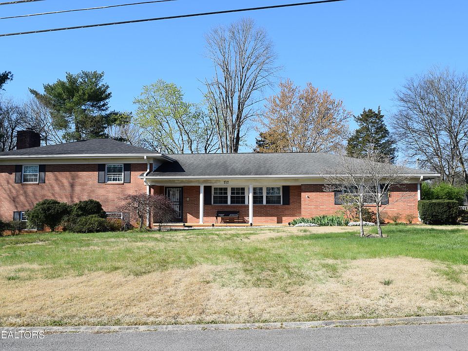 1st image of 717 NW Swaps Ln #3