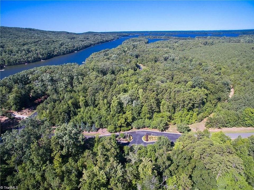 2nd image of 157 Harbor Dr W