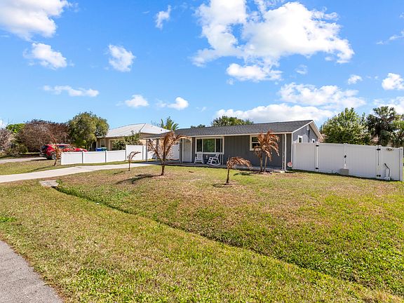 3rd image of 766 Tuxedo Terrace