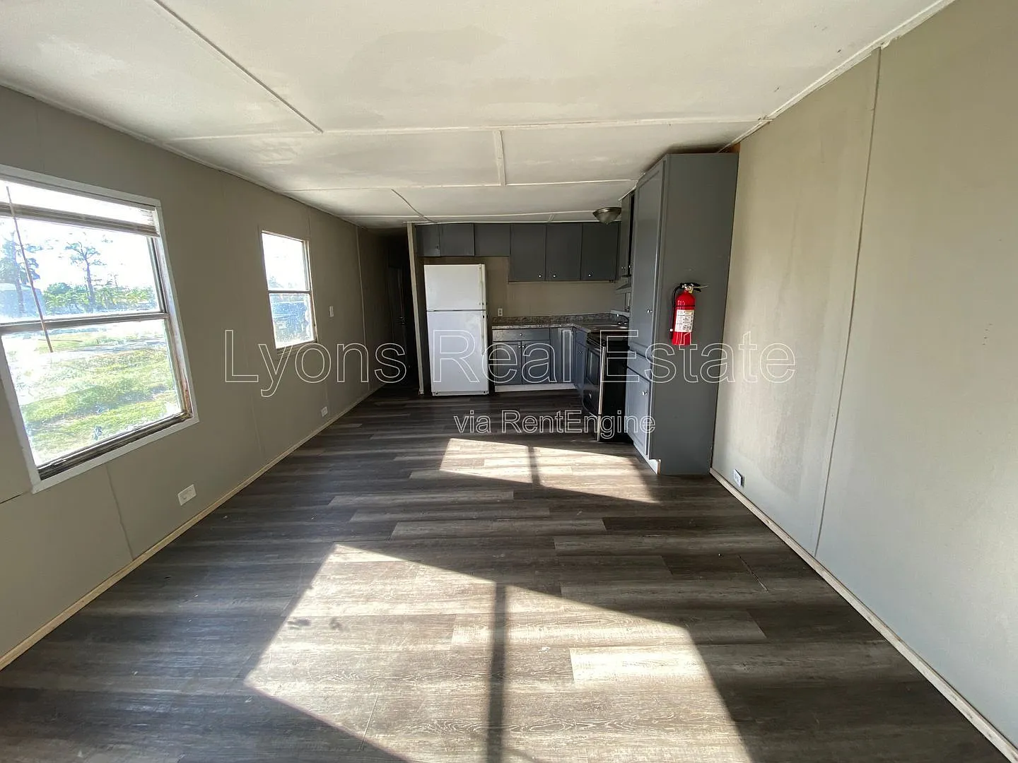 2 bed, 1.0 bath, $850 — Photo 2