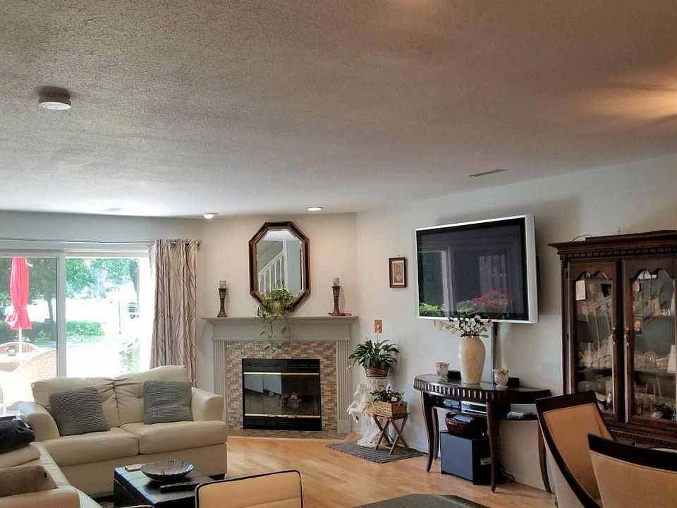 1st image of 240 Marina Ct