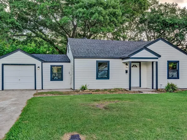 2740 Berry Ave, Groves, TX 77619