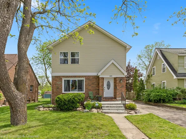 135 Draper Ave, Waterford, MI 48328