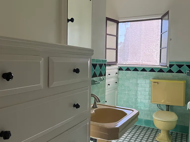 219 Quincy Ave — Photo 11