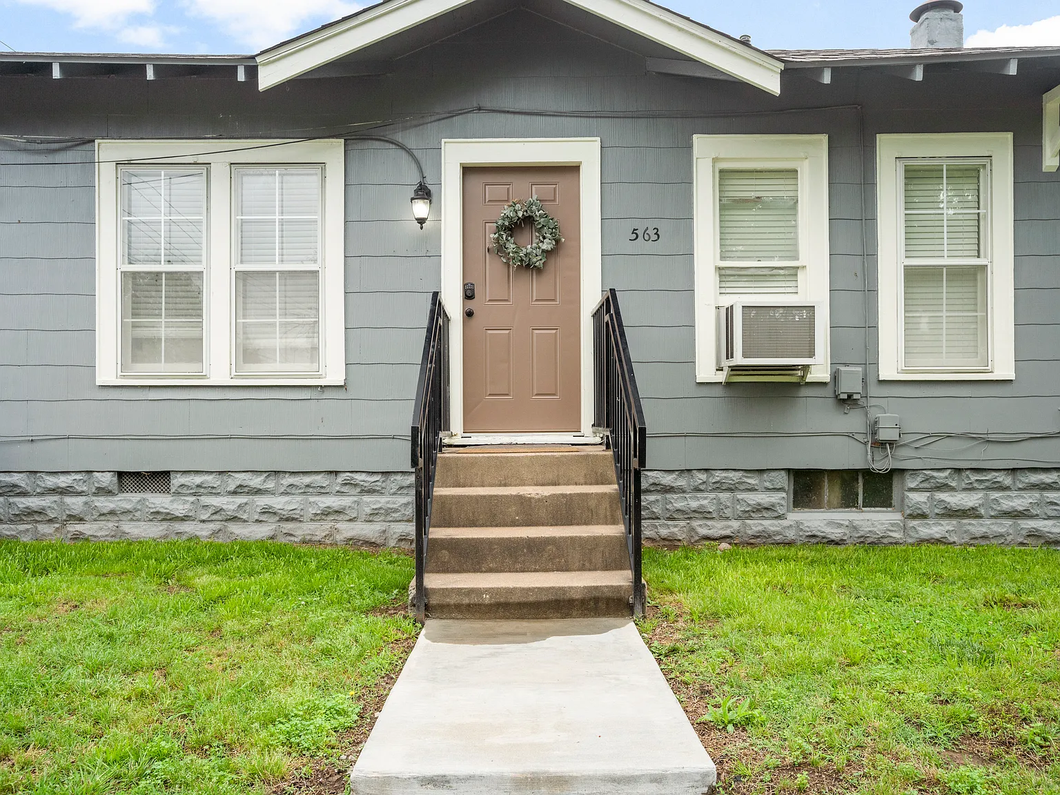 1 bed, 800 sqft, $875 — Photo 1