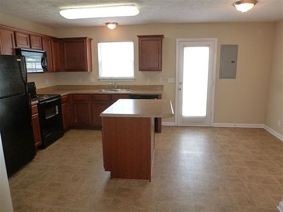 4th image of 1308 Vermont Ct