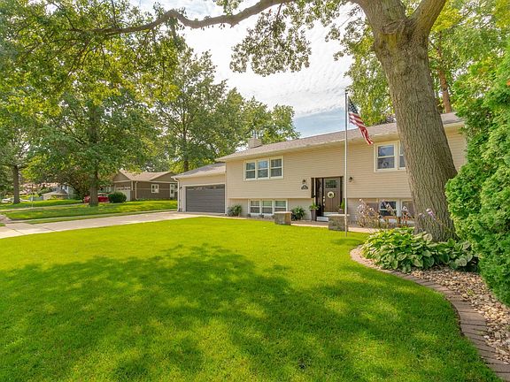3rd image of 1621 Primrose Dr