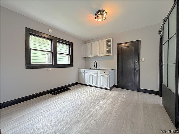 2nd image of 134 Kelburn St