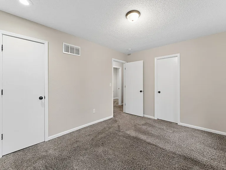 416 SE Claremont St — Photo 29