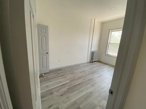 124 Winfield Avenue image 12 of 19