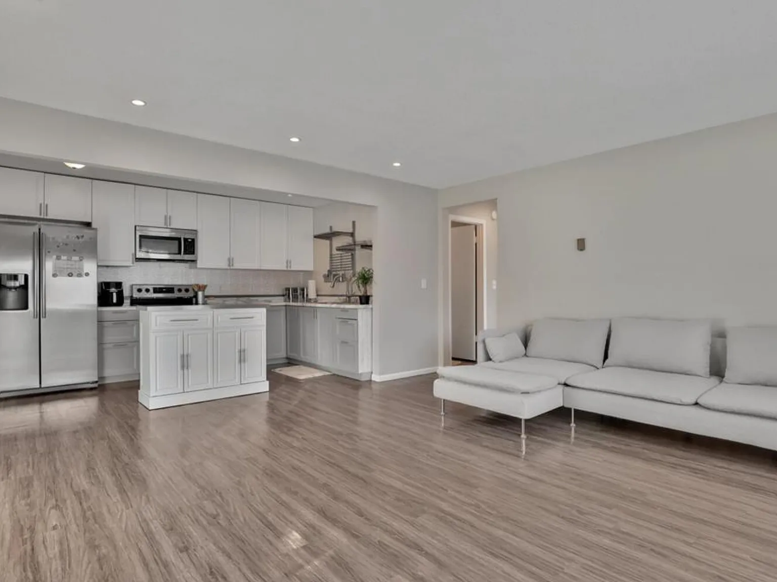 2 bed, 1000 sqft, $1,200 — Photo 4