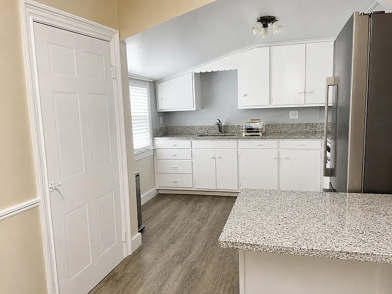 562 Amity Rd #D — Photo 3