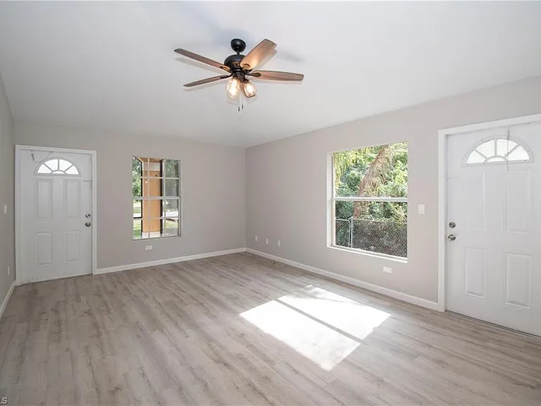 3016 Wallace Ave #3016 — Photo 16
