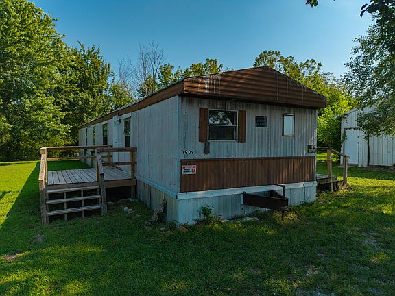 3rd image of 1909 E 505th Road