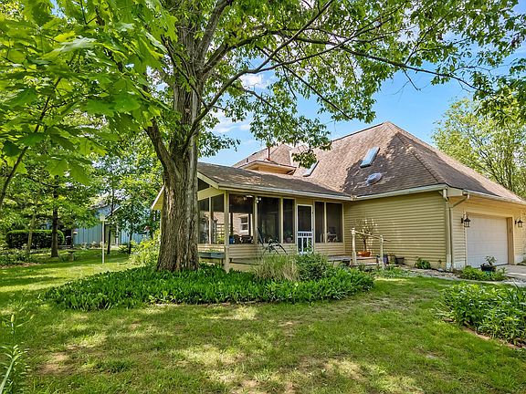 4th image of 205 Sylvan Dr