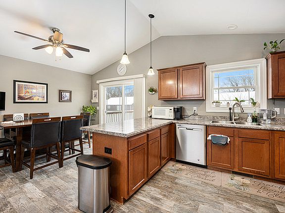 5th image of 1003 Comstock Ct