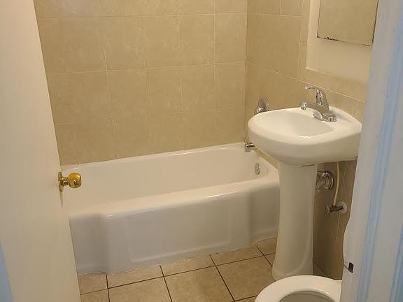 3rd image of 5223 W Meinecke Ave
