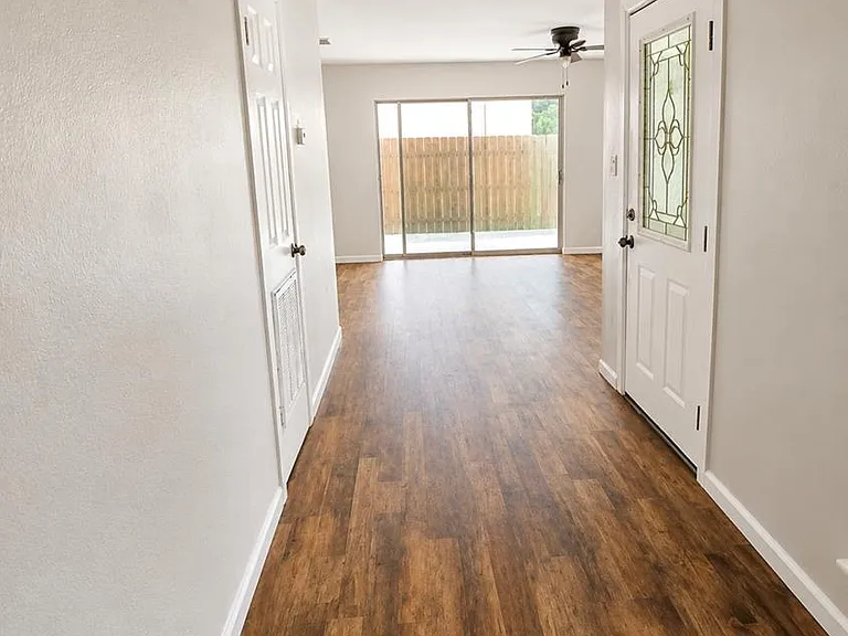 14 Laura Ln — Photo 16
