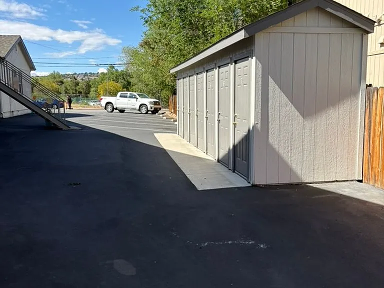 404 Highland Ave — Photo 3