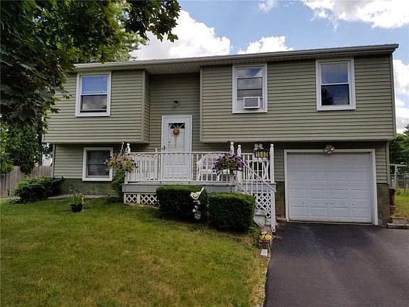 3rd image of 1540 Redfern Dr