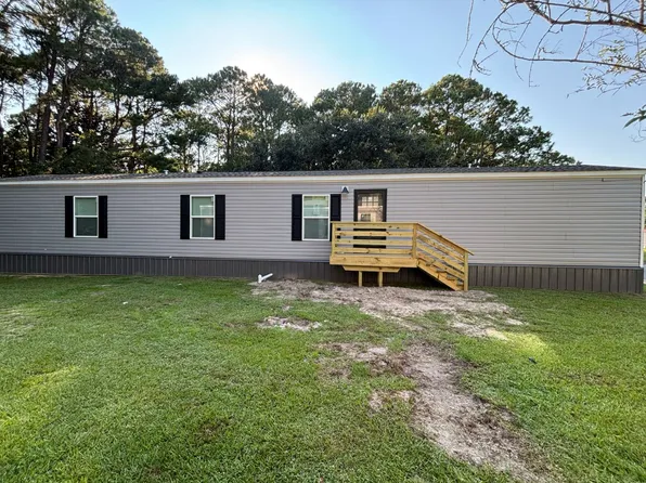 2101 Ladnier Rd, Gautier, MS