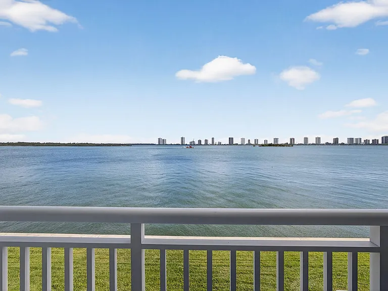 100 Shore Ct #208 — Photo 5